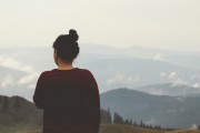 夢(mèng)到已死的人還活著，一場(chǎng)靈魂的對(duì)話與思考，夢(mèng)中的靈魂對(duì)話，與已逝之人的思考與啟示