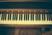 無需付費(fèi)的彈鋼琴游戲——Sparkle Piano，Sparkle Piano，指尖上的古典音樂之旅