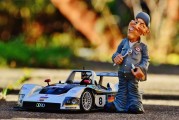豪華跑車與游戲的樂趣交織，從免費(fèi)跑車到次世代F1的奇妙旅程，全球頂級(jí)賽車競速，從游戲到現(xiàn)實(shí)世界的無盡樂趣