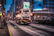 【美股】納指收跌4%創(chuàng)2022年9月以來最大跌幅，特斯拉重挫15%距高點已腰斬