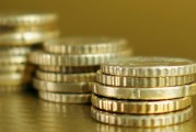 白銀期貨暫停交易的原因是什么？這種原因如何影響投資者的決策？