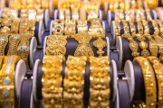 金價(jià)回調(diào)，部分品牌金飾價(jià)格跟跌！上車還是離場(chǎng)？