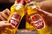 重慶啤酒營收凈利雙降仍慷慨分紅，深陷合同糾紛高端化受阻