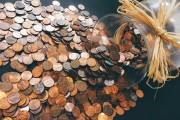 如何在市場波動(dòng)中理解黃金和白銀的價(jià)值變動(dòng)？這些變動(dòng)背后的經(jīng)濟(jì)因素有哪些？
