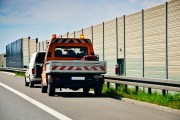 如何進行坡道定點停車以確保安全？定點停車的技巧有哪些關鍵要點？
