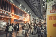 在蘋果商店內(nèi)自由選擇和享受槍戰(zhàn)游戲，無限可能的體驗，享受蘋果商店內(nèi)的無限槍戰(zhàn)游戲體驗