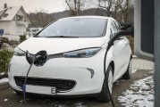 汽車早報｜問界汽車?yán)塾嫿桓读窟_70萬輛 特斯拉下調(diào)香港Model 3售價
